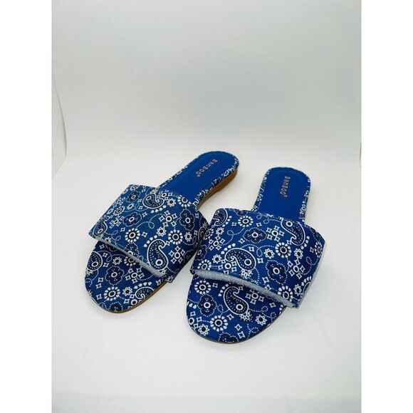 Bamboo Zest-16 Blue Bandana Print Flat Sandals Size 8 New With Box - Picture 1 of 7